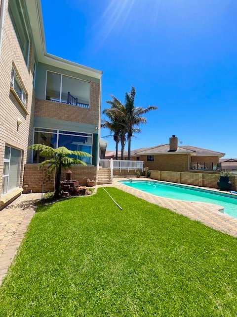 4 Bedroom Property for Sale in Menkenkop Western Cape